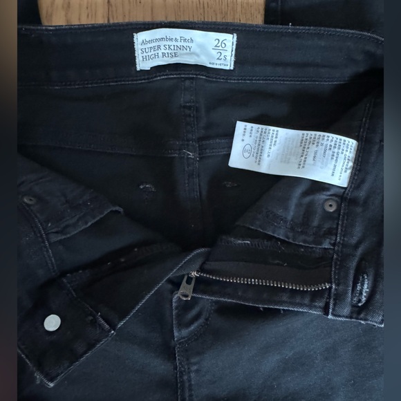 Abercrombie & Fitch Super Skinny High Rise Ankle Jeans SZ 2/26 Short Black - Picture 11 of 15